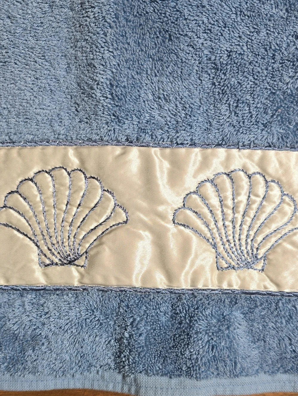 Vintage 1978 The Avanti Look Embroidered Seashell Towel